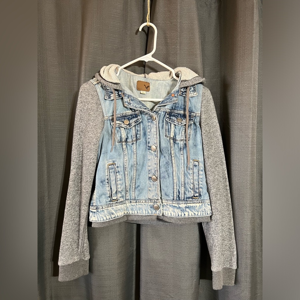 S | American Eagle Outfitters Hybrid Jean Jacket with Hood